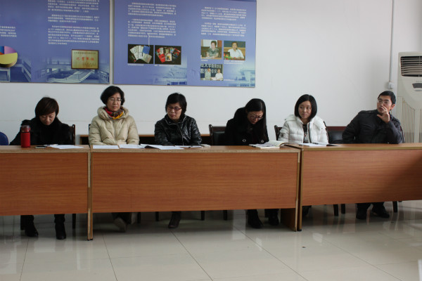 新闻学院举办庆祝“三八妇女节”座谈会