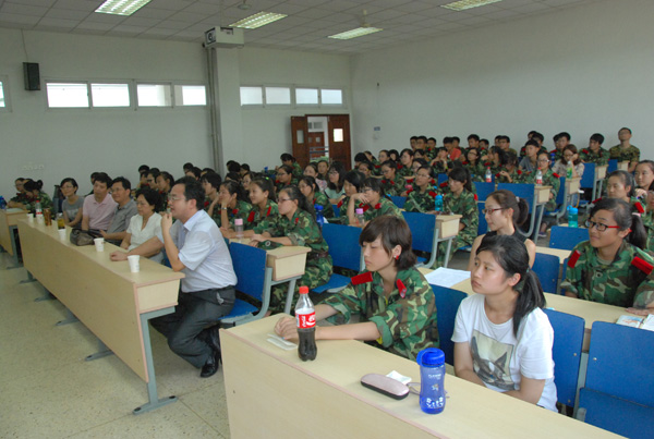新闻学院2013级新生入学教育会圆满结束