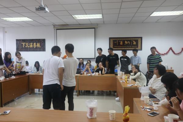 新闻学院学生会举办中秋晚会