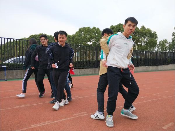 新闻学院举行“创意新闻运动会”