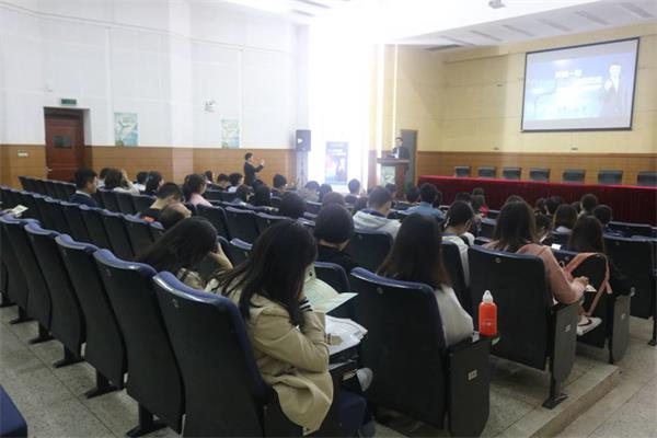 新闻学院举办中国人寿保险股份有限公司招聘宣讲会