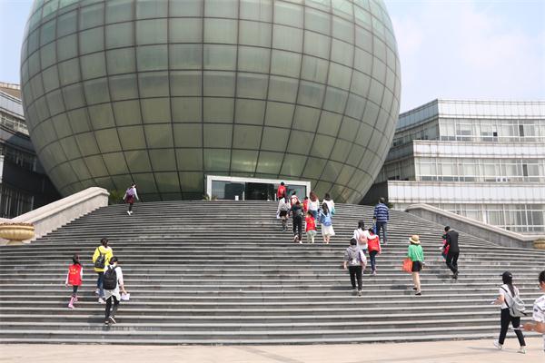 “扬子小记者”走进我院“小记者养成集训营”