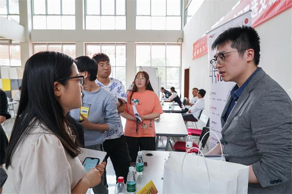 新闻学院、艺术设计学院举办就业实习双选交流会