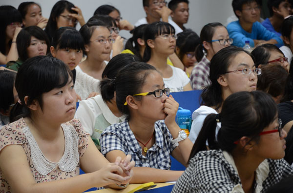 新闻学院团总支、辩论队举办2013年秋季新生见面会