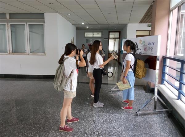 我院为新生开设“新闻一线第一课”
