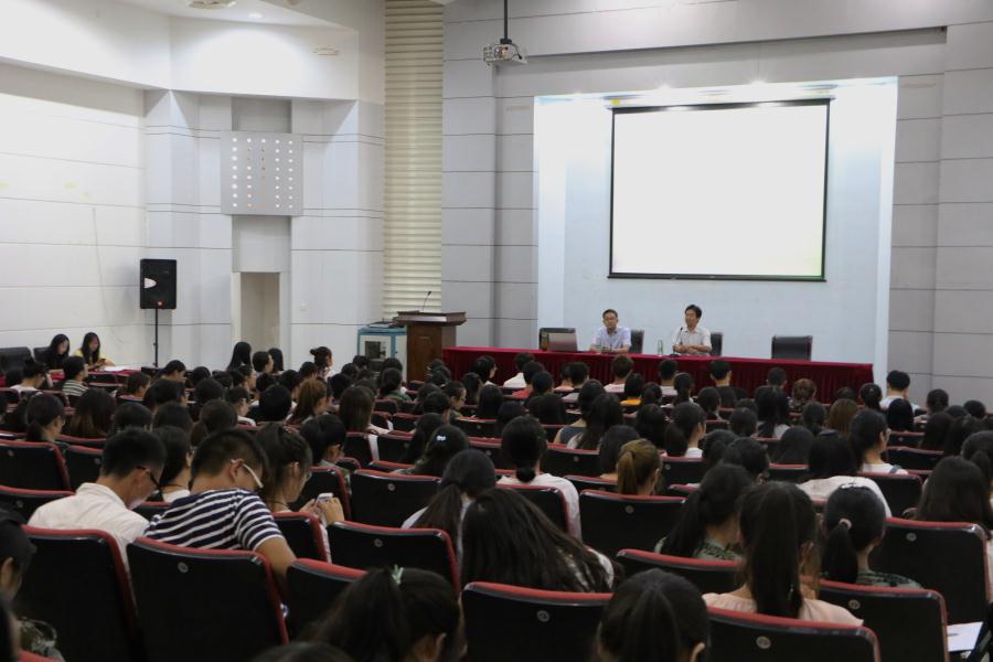 南京大学新闻传播学院副院长胡翼青教授来我院讲学