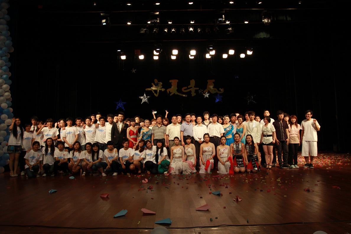 “半夏心愿”-----新闻信工学院送毕业生晚会魅力上演