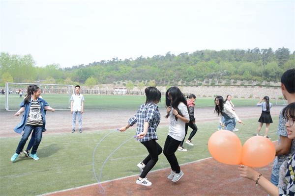 新闻学院举行趣味运动会